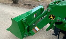 
										Tractopelle John Deere 1023E full									