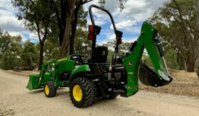 Tractopelle John Deere 1023E