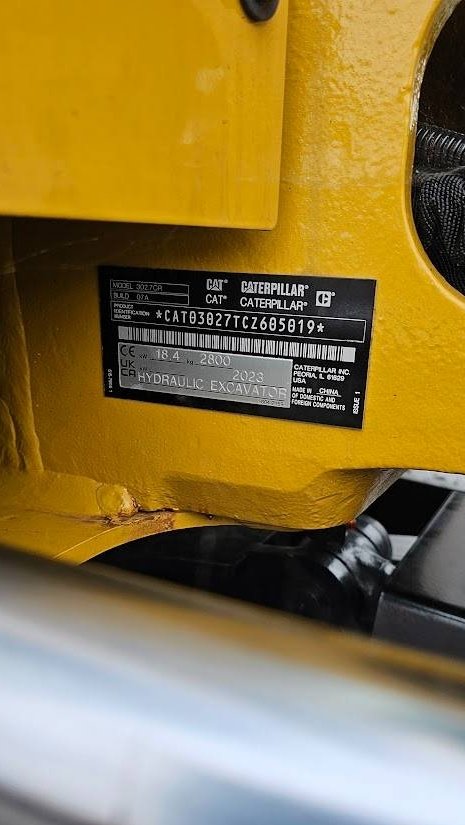 Mini pelle CAT 302.7 2023 – Neuve avec joysticks Engcon et 3 godets