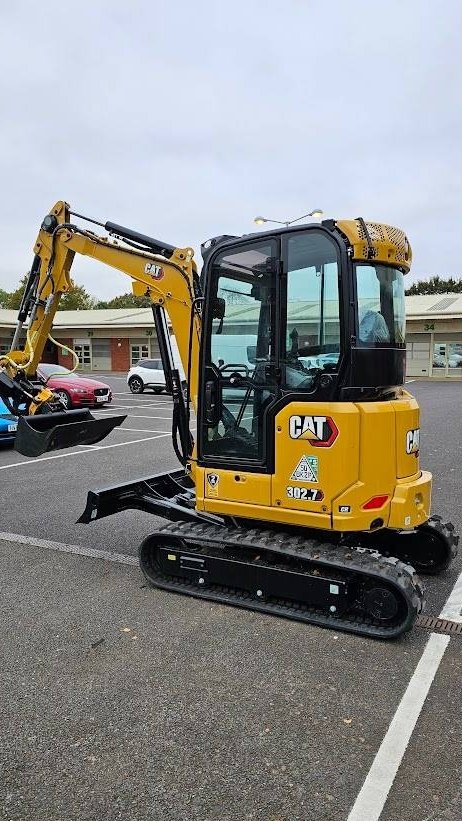 Mini pelle CAT 302.7 2023 – Neuve avec joysticks Engcon et 3 godets - Image 5