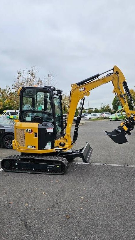 Mini pelle CAT 302.7 2023 – Neuve avec joysticks Engcon et 3 godets - Image 10