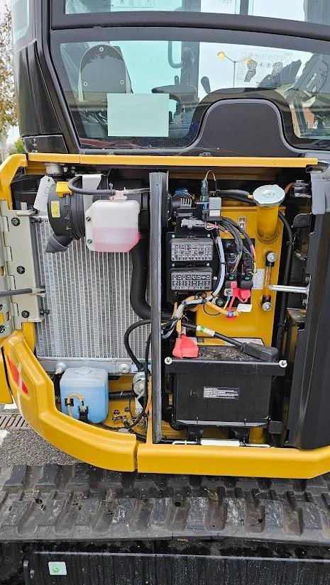 Mini pelle CAT 302.7 2023 – Neuve avec joysticks Engcon et 3 godets - Image 21