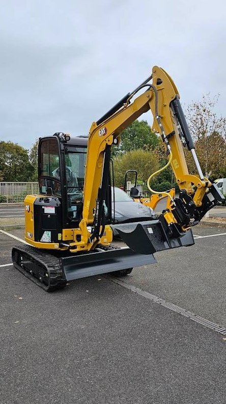 Mini pelle CAT 302.7 2023 – Neuve avec joysticks Engcon et 3 godets - Image 22