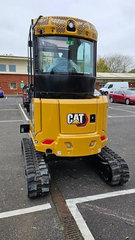 Mini pelle CAT 302.7 2023 – Neuve avec joysticks Engcon et 3 godets - Image 26