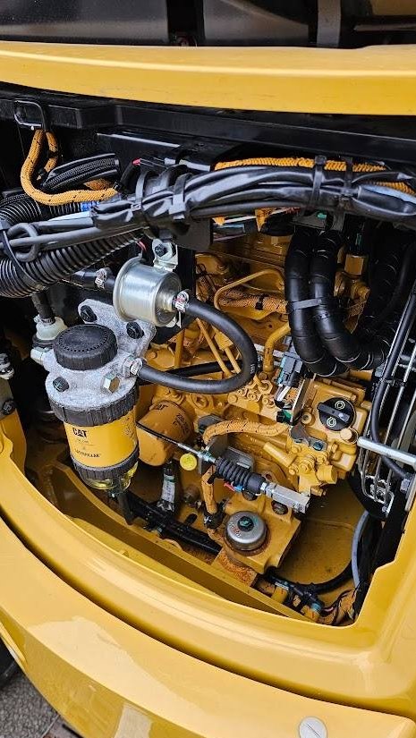 Mini pelle CAT 302.7 2023 – Neuve avec joysticks Engcon et 3 godets - Image 30