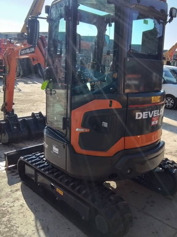 Mini pelle Develon DX 27 Z-7 2024 – Compacte, puissante et prête à l’emploi