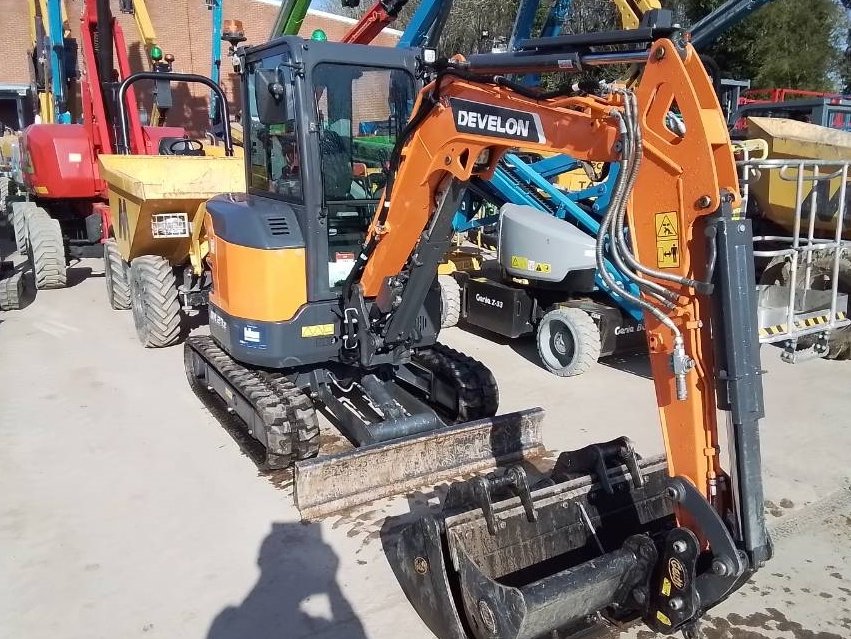 Mini pelle Develon DX 27 Z-7 2024 – Compacte, puissante et prête à l’emploi - Image 3