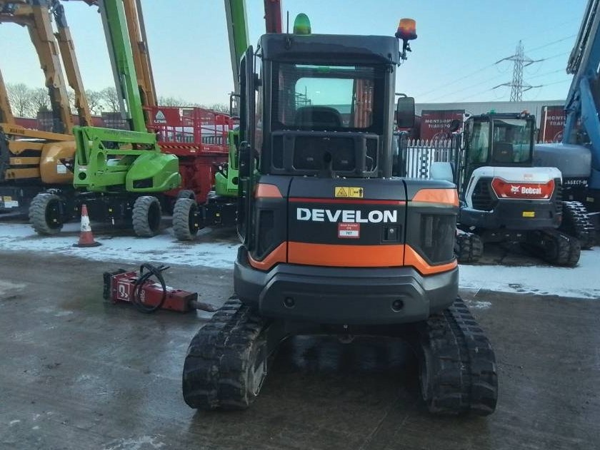 Mini pelle Develon DX 55-7 2024 – Compacte, performante et équipée