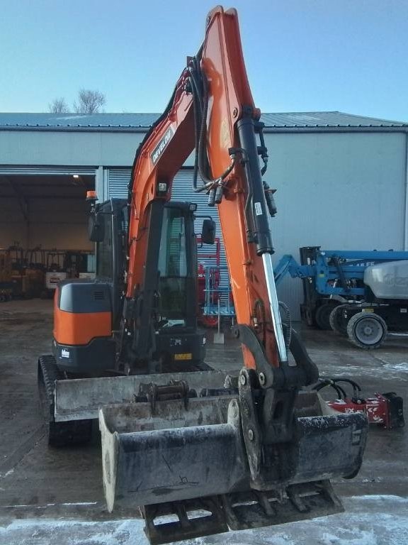 Mini pelle Develon DX 55-7 2024 – Compacte, performante et équipée - Image 2