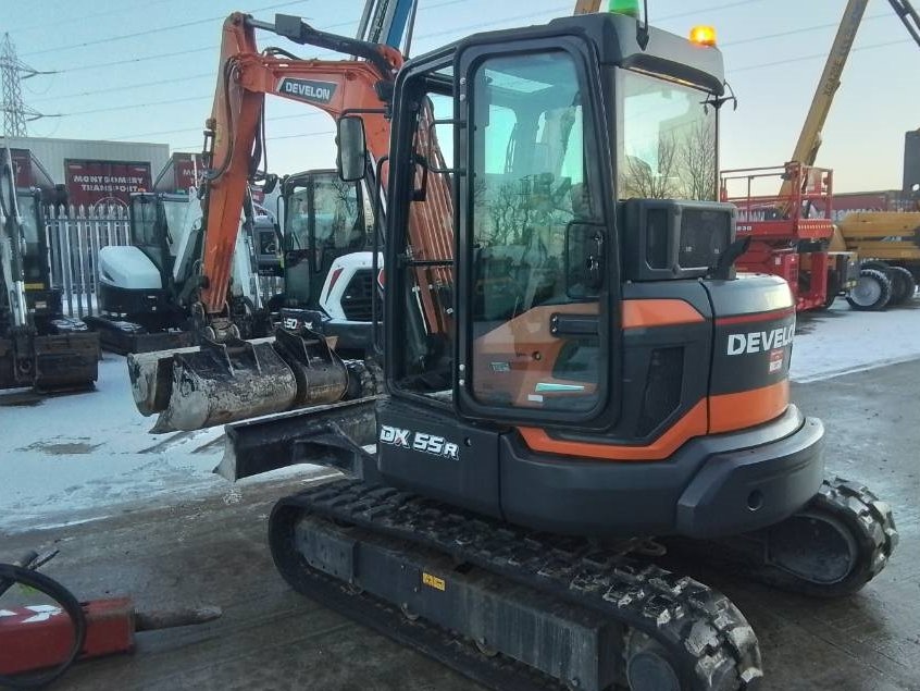 Mini pelle Develon DX 55-7 2024 – Compacte, performante et équipée - Image 4