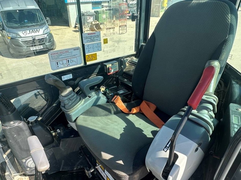 Mini pelle Hitachi ZX 26 U-6 2021 – Performante et prête à l’emploi - Image 8