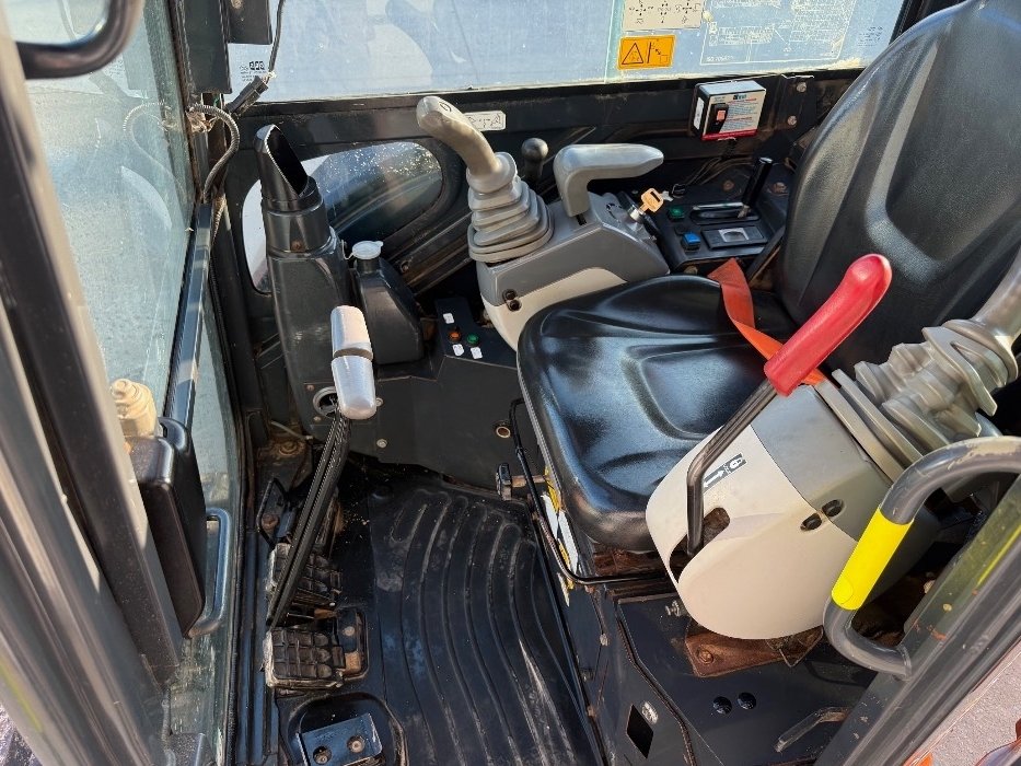 Mini pelle Hitachi ZX 26 2017 – Compacte, performante et prête à l’emploi – Image 3