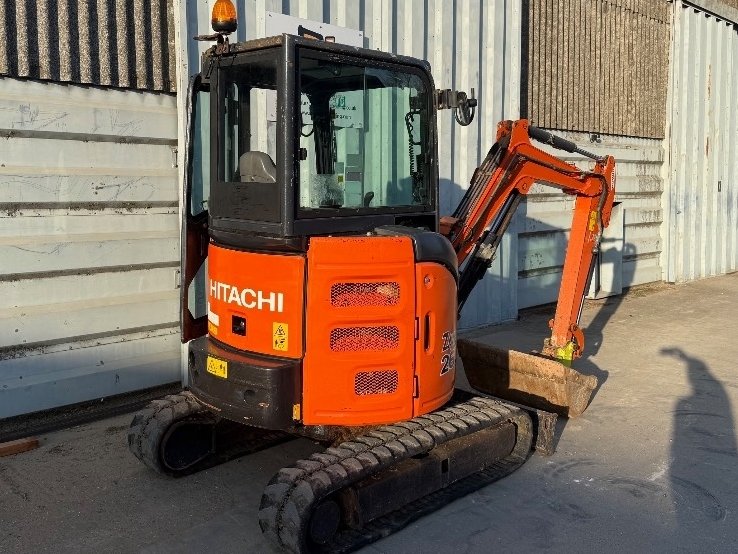 Mini pelle Hitachi ZX 26 2017 – Compacte, performante et prête à l’emploi – Image 11