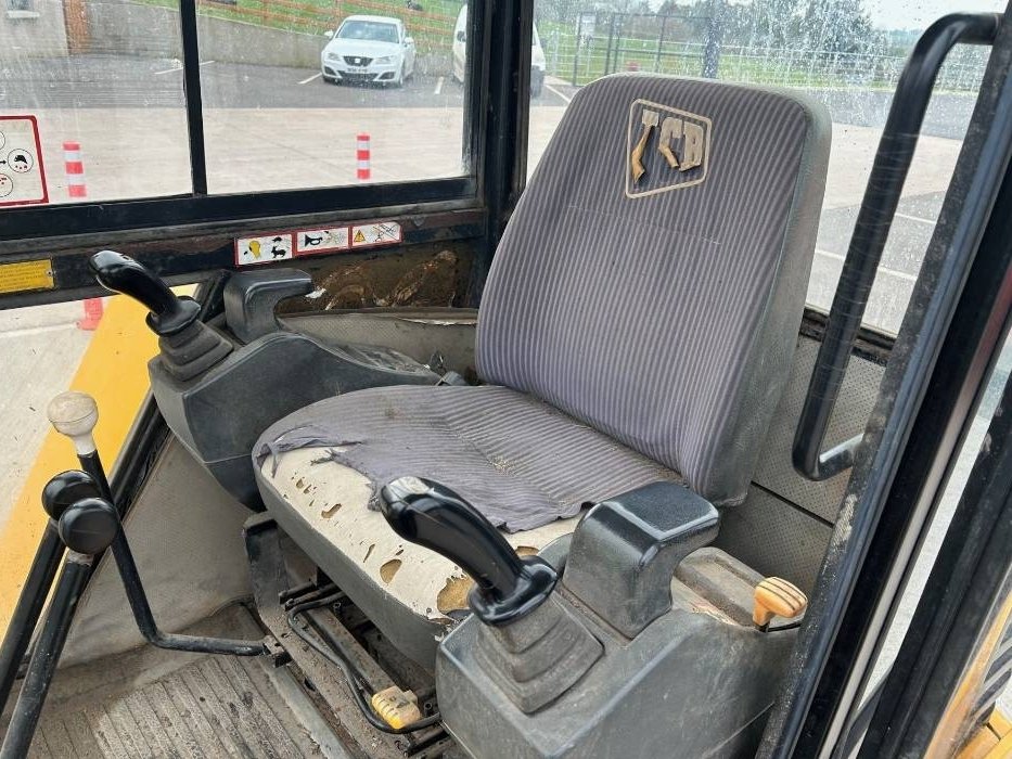 Mini pelle JCB 803 Plus 1999 – Machine pratique et en bon état pour vos travaux – Image 4