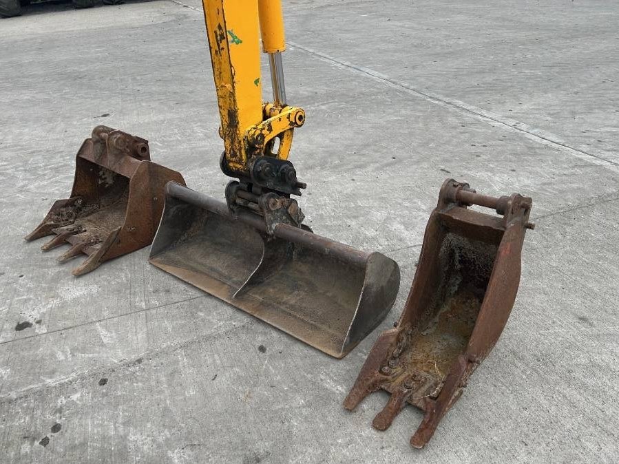 Mini pelle JCB 803 Plus 1999 – Machine pratique et en bon état pour vos travaux – Image 7