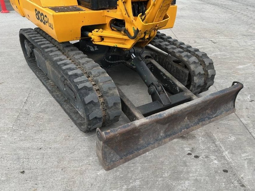 Mini pelle JCB 803 Plus 1999 – Machine pratique et en bon état pour vos travaux – Image 8