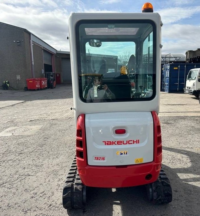 Mini pelle Takeuchi TB 216 2018 – Performante et prête pour le travail - Image 2