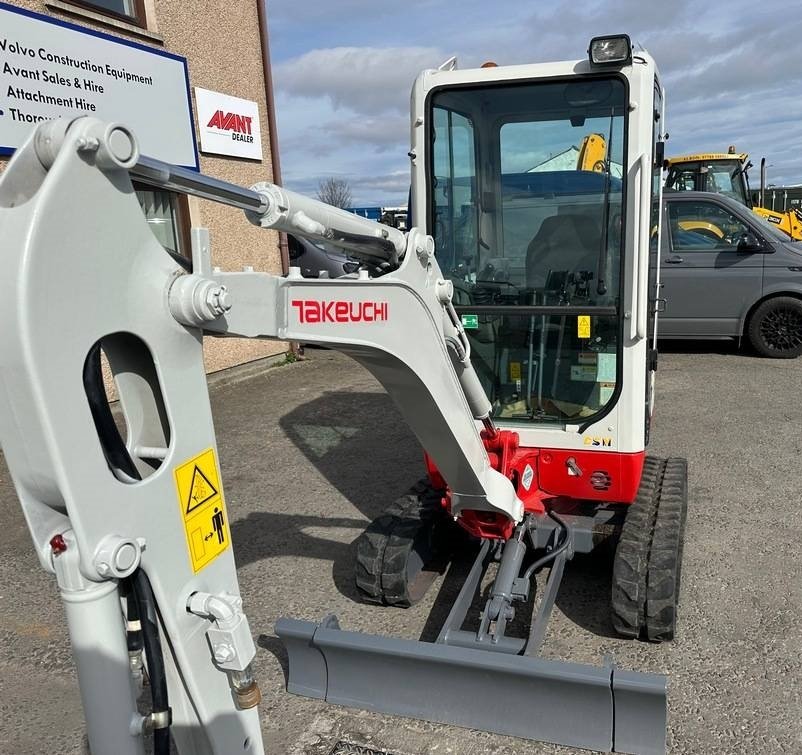 Mini pelle Takeuchi TB 216 2018 – Performante et prête pour le travail - Image 5