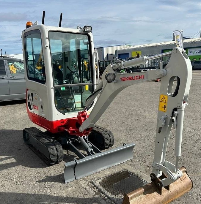 Mini pelle Takeuchi TB 216 2018 – Performante et prête pour le travail - Image 6