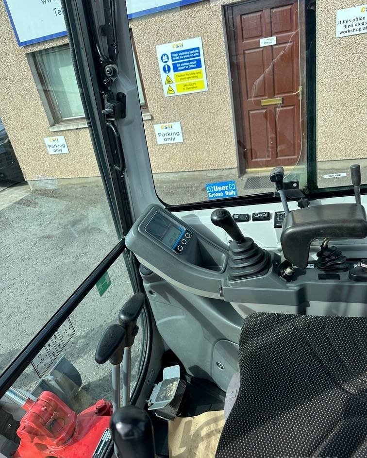 Mini pelle Takeuchi TB 216 2018 – Performante et prête pour le travail - Image 7