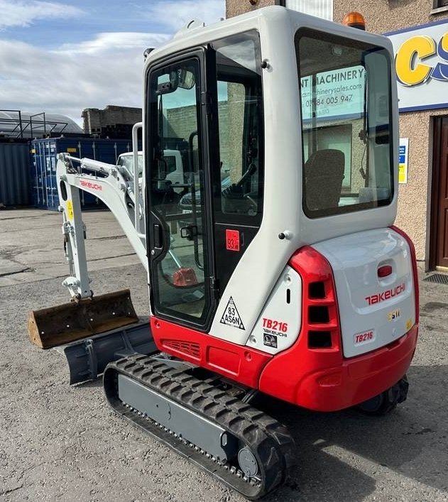 Mini pelle Takeuchi TB 216 2018 – Performante et prête pour le travail - Image 8