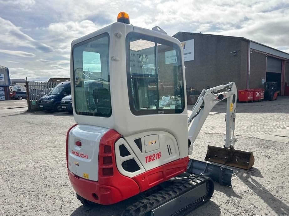 Mini pelle Takeuchi TB 216 2018 – Performante et prête pour le travail - Image 11