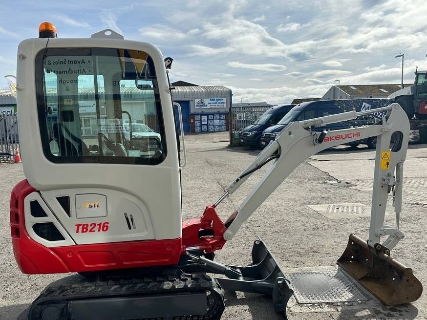 Mini pelle Takeuchi TB 216 2018 – Performante et prête pour le travail - Image 14