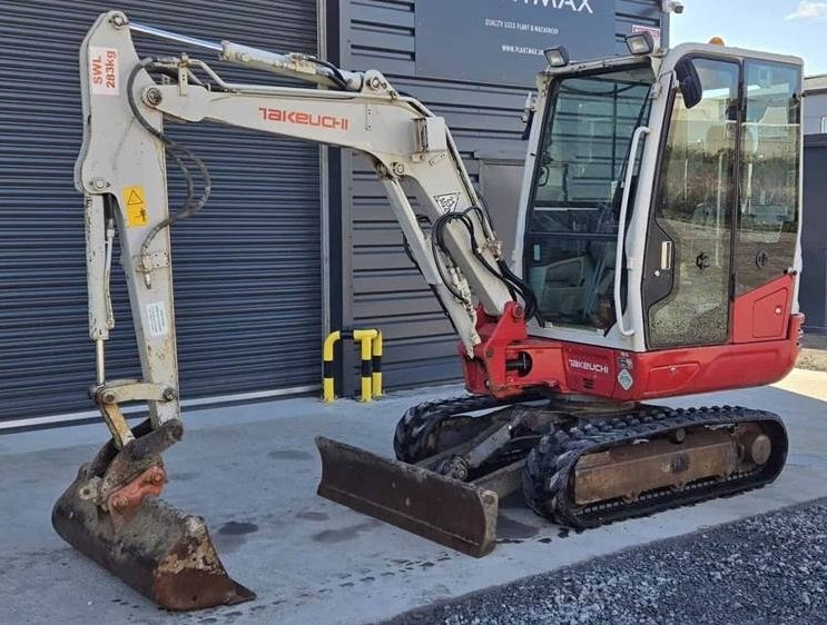 Mini pelle Takeuchi TB230 2017 – Fiabilité et performance dans un format compact