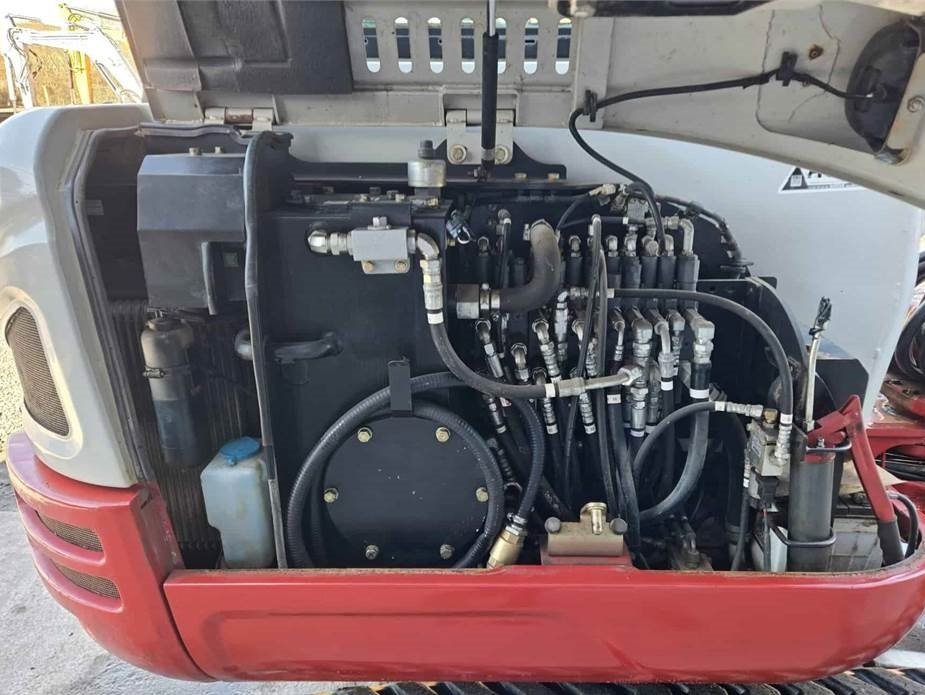 Mini pelle Takeuchi TB230 2017 – Fiabilité et performance dans un format compact – Image 8